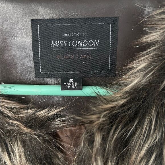Miss London Black Label Women's Faux Fur Lined Vest in Size S - Picture 3 of 11